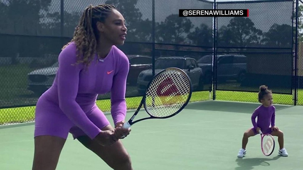 Serena Williams comparte la cancha con su hija