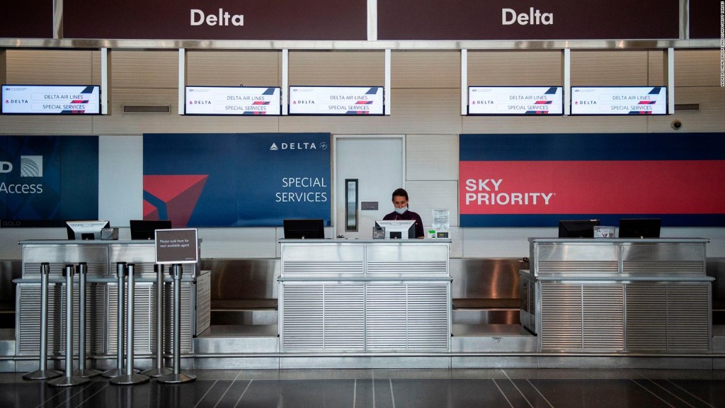 Delta reporta pérdidas millonarias y recorta sus vuelos