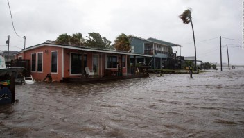 El huracán Hanna se debilita a depresión tropical después de tocar tierra en el sur de Texas