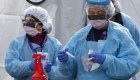 Expertos médicos en EE.UU. llaman a cerrar todo y comenzar de nuevo en la lucha contra el coronavirus