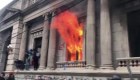 Guatemala: incendian parte del edificio del Congreso