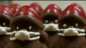 Pastelero adapta sus postres de Papá Noel a la pandemia