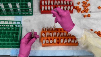"La primera persona en EE.UU. podría vacunarse el 11 de diciembre", dice jefe de la operación del programa de vacunas contra el covid-19