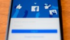 Facebook busca reducir el contenido político