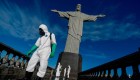 Contagiados de covid-19 deberán portar brazaletes en Brasil