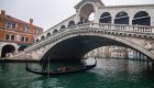 Delfines vuelven a Venecia tras la nueva cuarentena