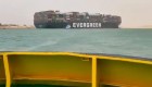 Un buque encalla y bloquea el Canal de Suez