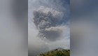 Volcán hace erupción en isla San Vicente