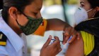 México comienza a vacunar al personal educativo