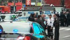 Así ayudó agente a menor herida en tiroteo en Nueva York