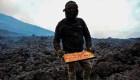 Mira cómo usan la lava de un volcán para cocinar pizzas