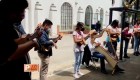 Orquesta de jóvenes lleva música a centros de vacunación