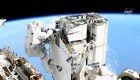 Astronautas no pueden instalar paneles solares en la EEI