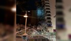 Más de 80 dotaciones de bomberos responden al colapso de un edificio en Miami Beach