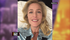 Gillian Anderson le dice adiós al sostén