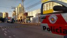 Atan rehenes sobre autos durante un robo en Brasil