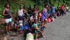 Migrantes haitianos cruzan México a pie y sin comer