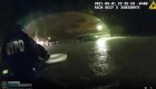 Captado en cámara: Dramático rescate de hombre en NY