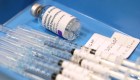 AstraZeneca prepara vacuna contra ómicron y sus mutaciones