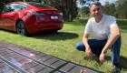 Prueban paneles solares en un automóvil Tesla