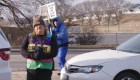 Guardiana de una clínica de abortos usa TikTok para confrontar a los manifestantes a favor de la vida