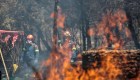 Así trabajan más de 500 rescatistas para contener el fuego en Grecia