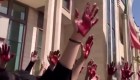 Estudiantes de Irán protestan "tiñendo sus manos de sangre"