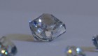 Subastan raros diamantes azules por casi US$ 70 millones
