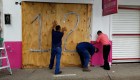 México prepara la llegada del huracán Roslyn