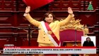 Momento en el que Dina Boluarte juramenta como presidenta de Perú