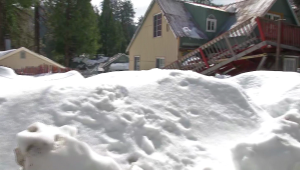 Residente afectada por las nevadas en California agradecida por la ayuda