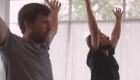 Heroe de CNN crea un retiro de yoga para ayudar a personas con lesiones cerebrales