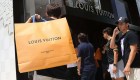 Ventas de LVMH repuntan tras el regreso de los consumidores chinos