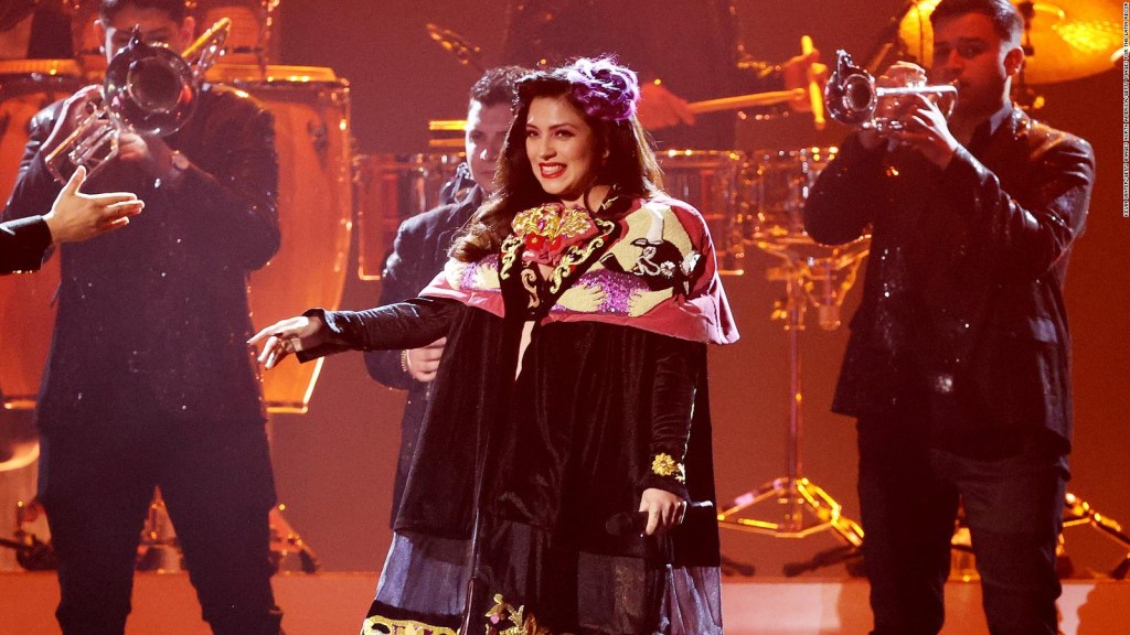 Mon Laferte y su reconocimiento especial durante los Latin Grammy 2023