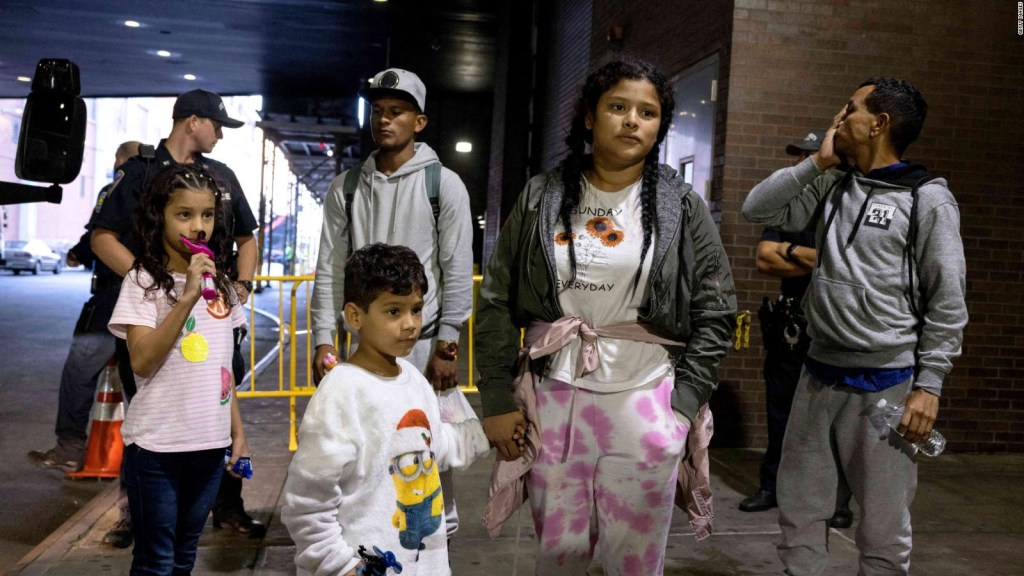 CNN recorrió un refugio de migrantes en Nueva York y esto encontró