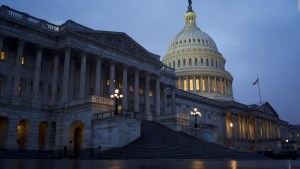Cámara rechaza plan para evitar el cierre del gobierno