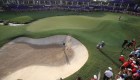 Golfista se enoja tras fallar un tiro en un torneo en Dubai