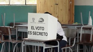 Ecuador hará referéndum en medio de crisis de inseguridad