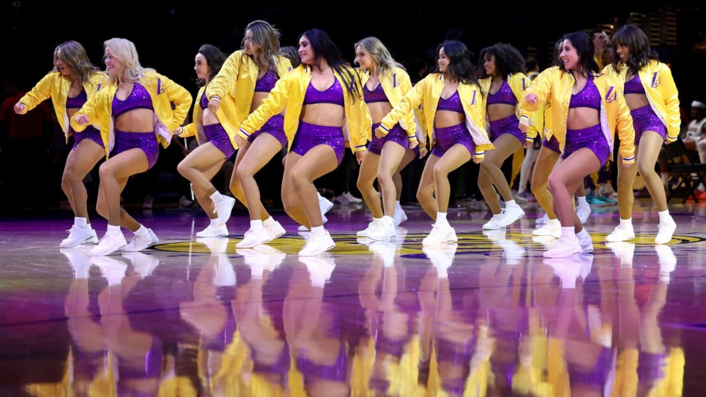 La "curiosa" habilidad de las porristas de los Lakers