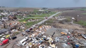 Comunidades de Nebraska quedan devastadas por lostornados