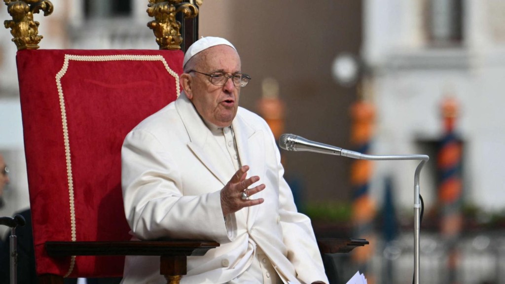 El papa Francisco sale de Roma por primera vez en 2024