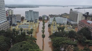 Imágenes aéreas captan a la ciudad brasileña de Porto Alegre bajo el agua