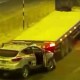Un camionero choca con múltiples autos policiales en Perú mientras intentaba robar el vehículo