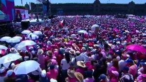 Xóchitl Gálvez encabeza la "Marea Rosa" acompañada de 95.000 personas