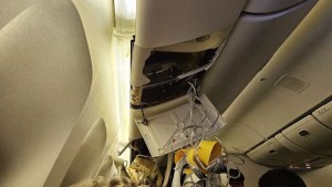 ¿Cómo quedó el interior de un avión de Singapore Airlines minutos después de sufrir una turbulencia?