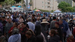 El consulado mexicano de Los Ángeles sobrepasa su límite de votantes a falta de registro previo