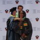 Un niño se hace viral ayudando a su madre a graduarse en Princeton