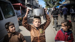 Familias pierden a sus hijos por la crisis de hambruna extrema en Gaza