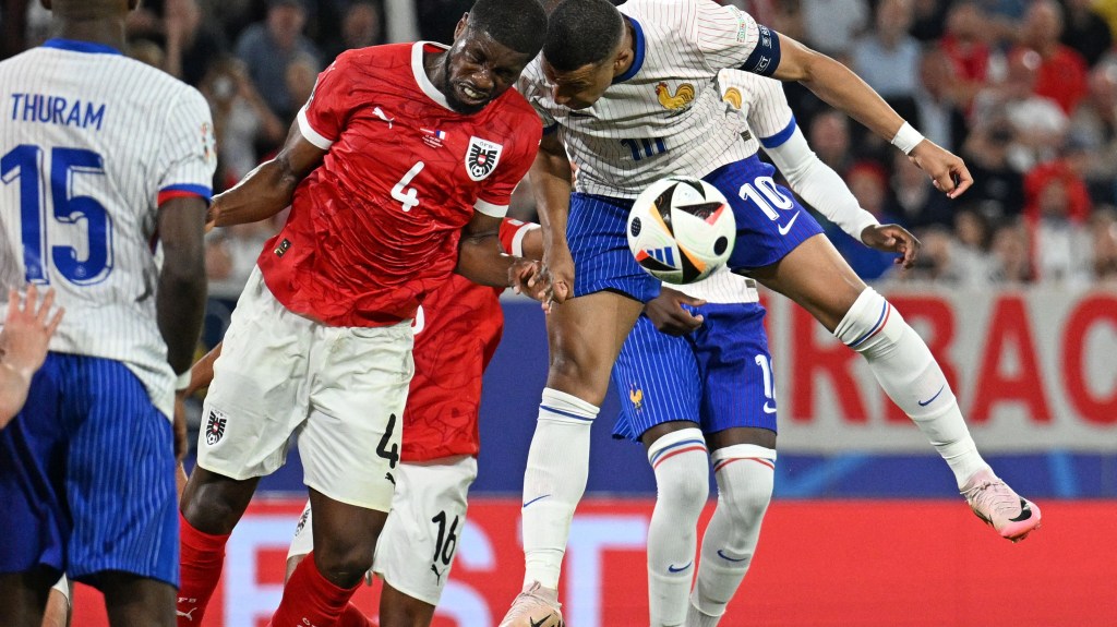 Mira el momento en que Mbappé se rompe la nariz en la Eurocopa 2024