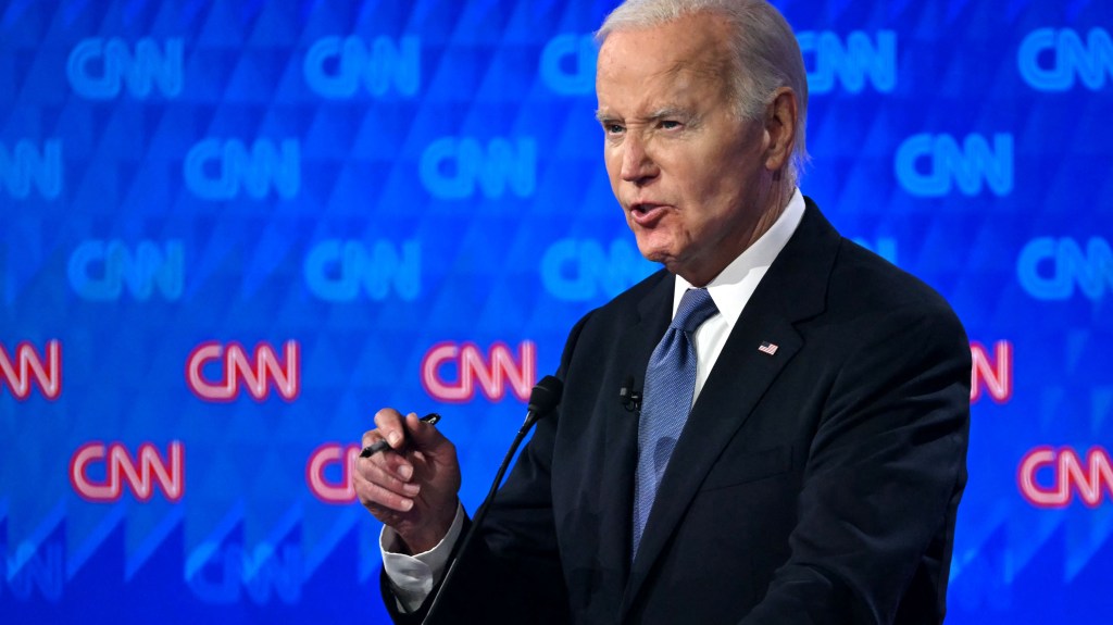 Analista de CNN dice que “hay pánico” entre los demócratas tras el debate entre Biden y Trump